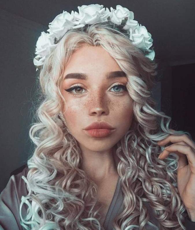 Лицо самой прекрасной шикарные женщины на фото